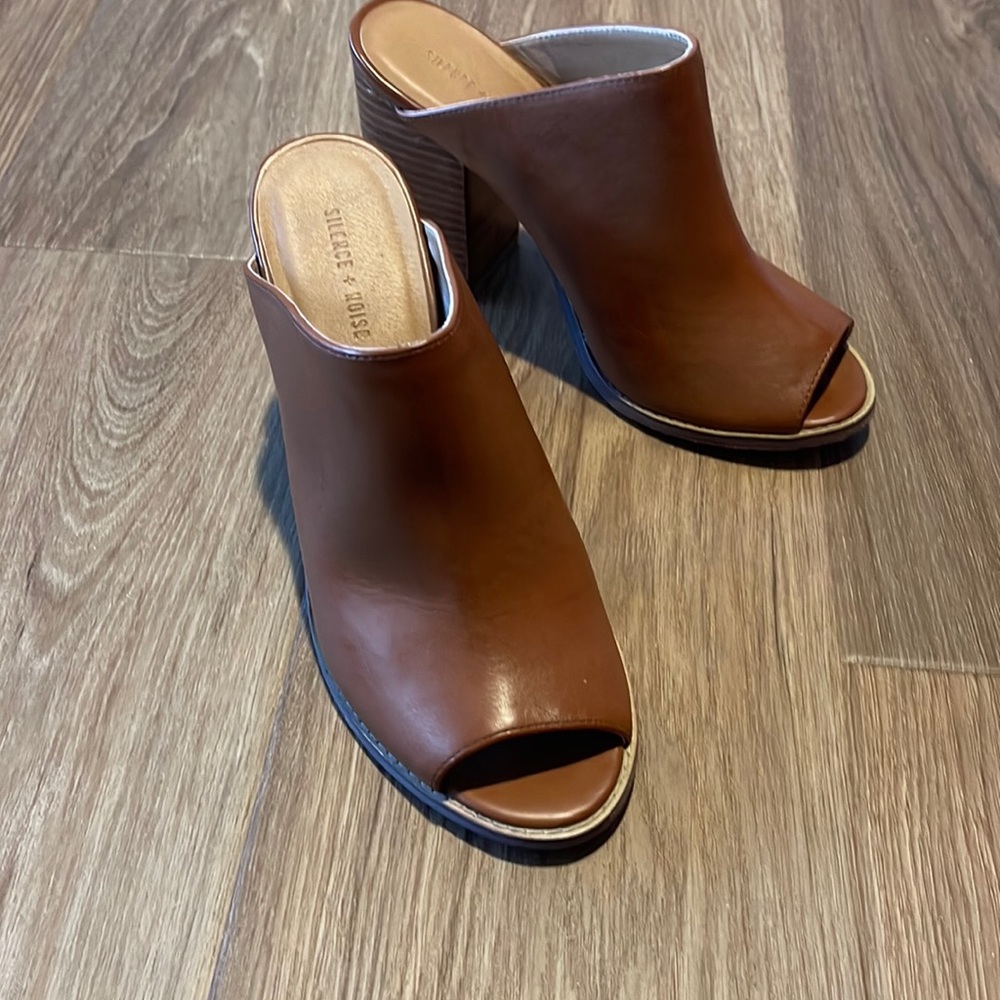 Silence + Noise shoes. Size 8